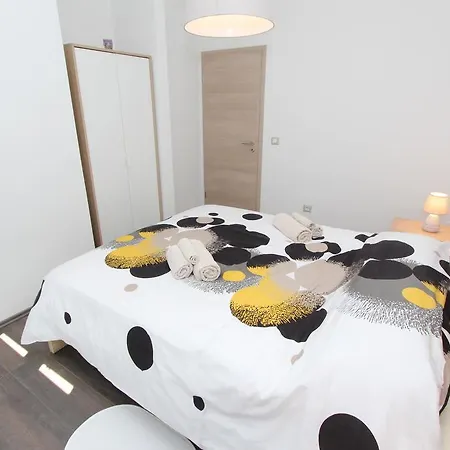 Vestar Apartment *